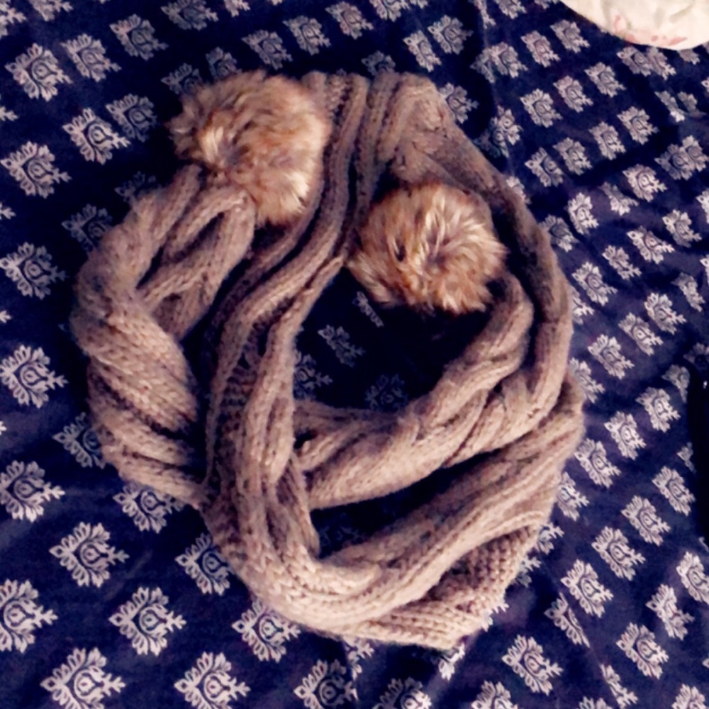 Scarf - Picture 3 of 8